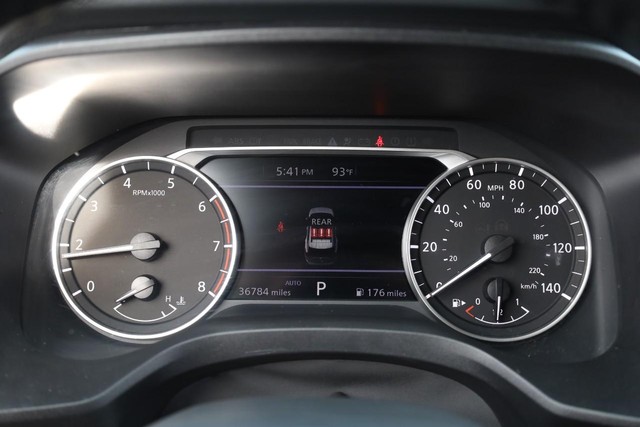 Nissan Rogue Vehicle Full-screen Gallery Image 10