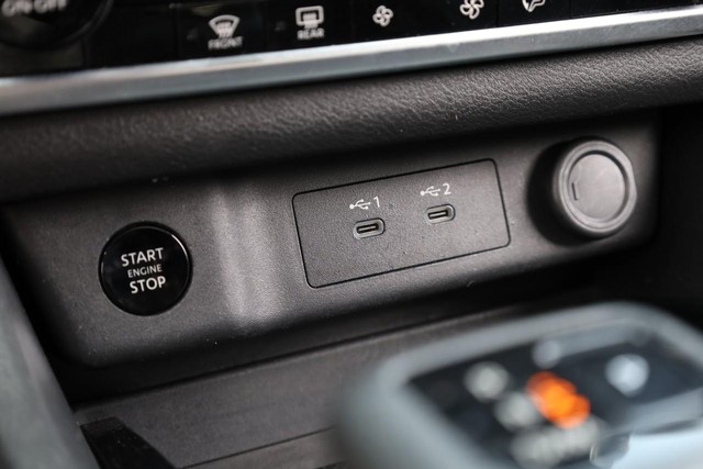 Nissan Rogue Vehicle Full-screen Gallery Image 14