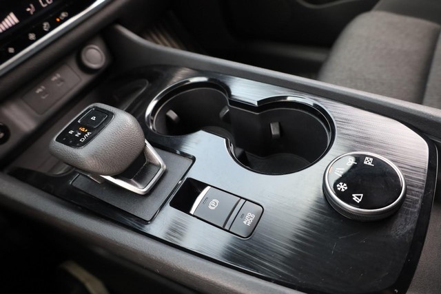 Nissan Rogue Vehicle Full-screen Gallery Image 15