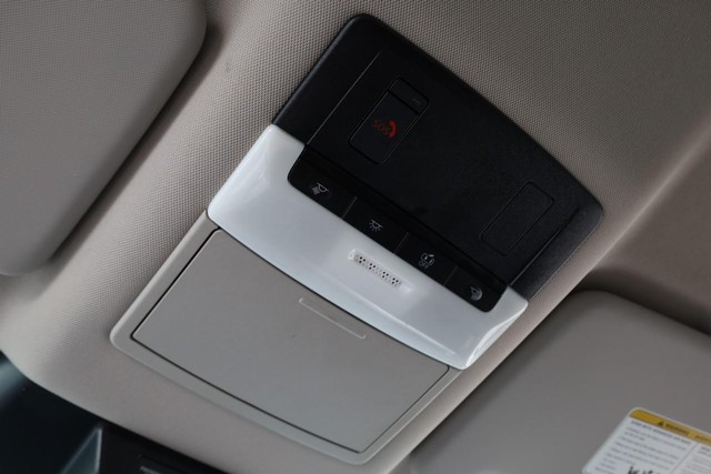 Nissan Rogue Vehicle Full-screen Gallery Image 16