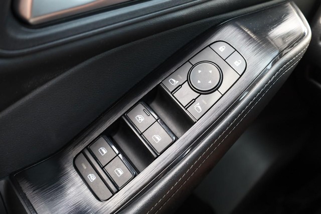 Nissan Rogue Vehicle Full-screen Gallery Image 17