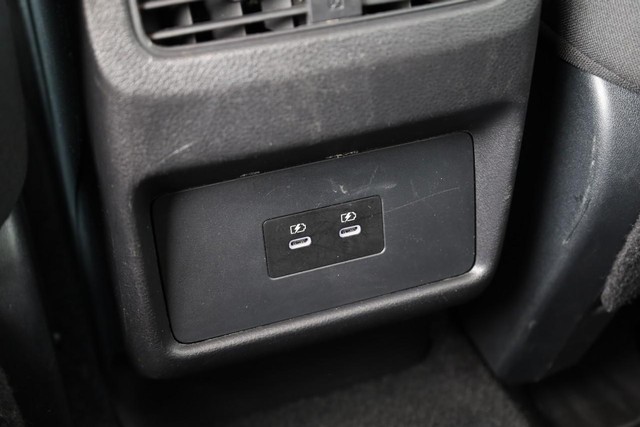 Nissan Rogue Vehicle Full-screen Gallery Image 21
