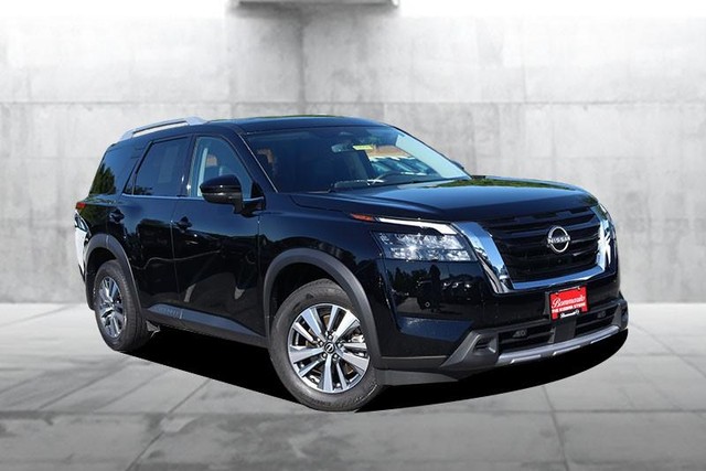 Nissan Pathfinder Vehicle Full-screen Gallery Image 2