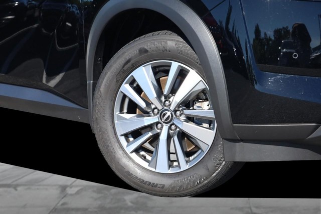 Nissan Pathfinder Vehicle Full-screen Gallery Image 3