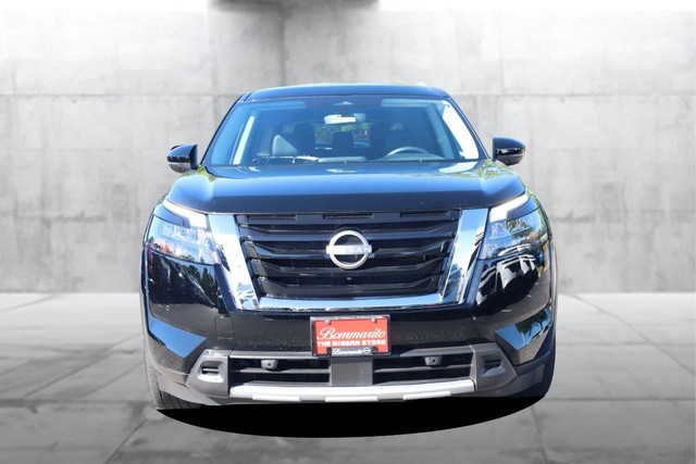 Nissan Pathfinder Vehicle Full-screen Gallery Image 4