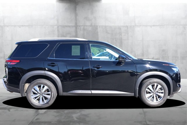Nissan Pathfinder Vehicle Full-screen Gallery Image 5