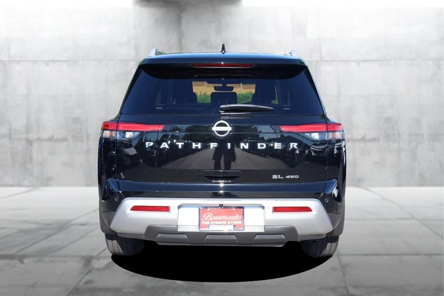 Nissan Pathfinder Vehicle Full-screen Gallery Image 6