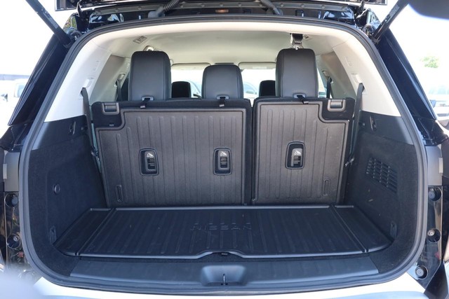 Nissan Pathfinder Vehicle Full-screen Gallery Image 7
