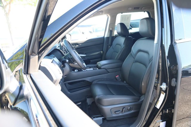 Nissan Pathfinder Vehicle Full-screen Gallery Image 10