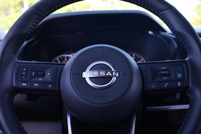 Nissan Pathfinder Vehicle Full-screen Gallery Image 11