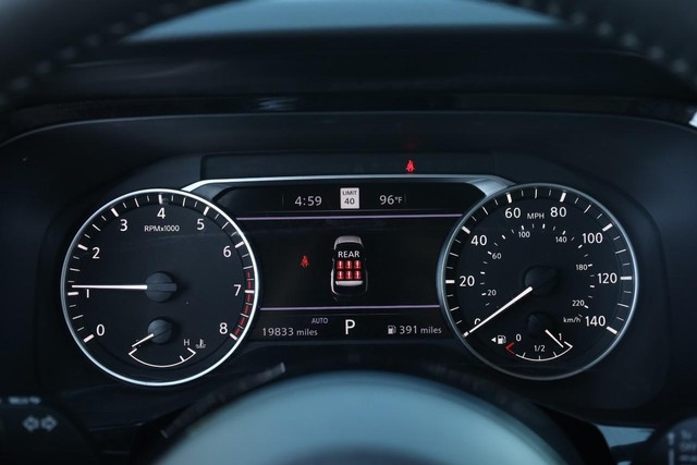 Nissan Pathfinder Vehicle Full-screen Gallery Image 12