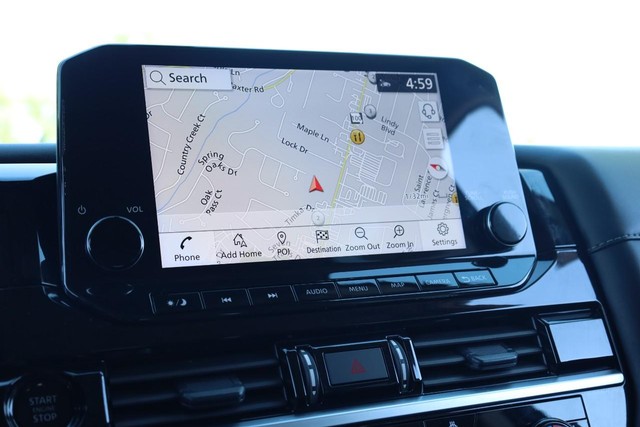 Nissan Pathfinder Vehicle Full-screen Gallery Image 14