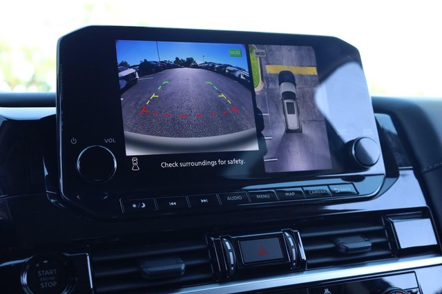 Nissan Pathfinder Vehicle Full-screen Gallery Image 15