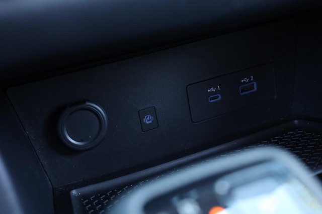 Nissan Pathfinder Vehicle Full-screen Gallery Image 17