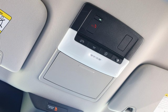 Nissan Pathfinder Vehicle Full-screen Gallery Image 19