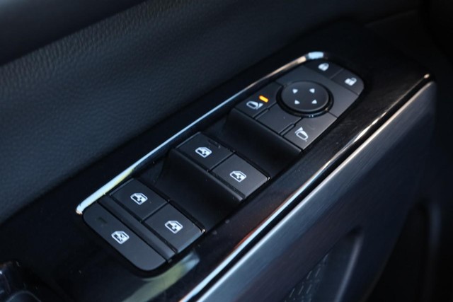 Nissan Pathfinder Vehicle Full-screen Gallery Image 20