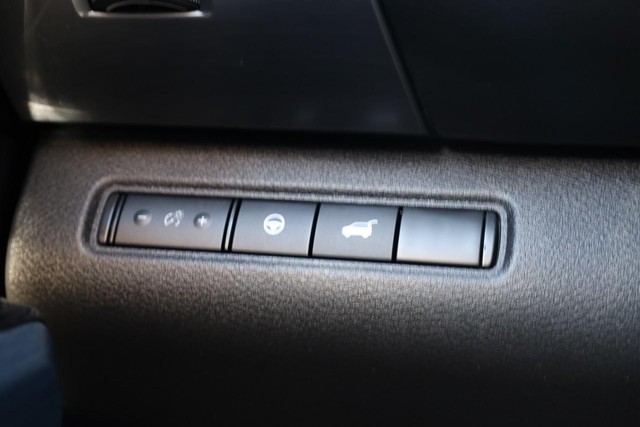 Nissan Pathfinder Vehicle Full-screen Gallery Image 21