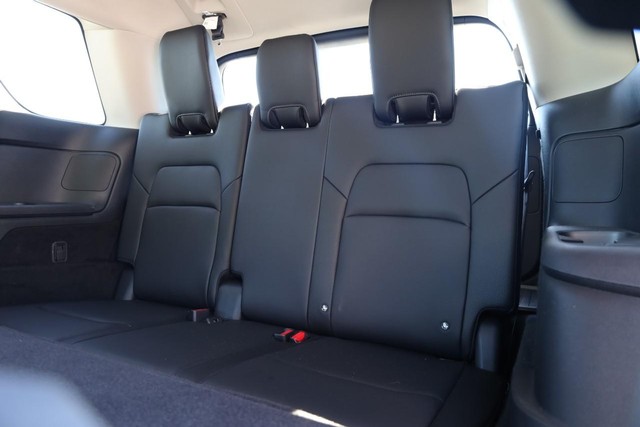 Nissan Pathfinder Vehicle Full-screen Gallery Image 28