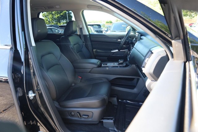 Nissan Pathfinder Vehicle Full-screen Gallery Image 29