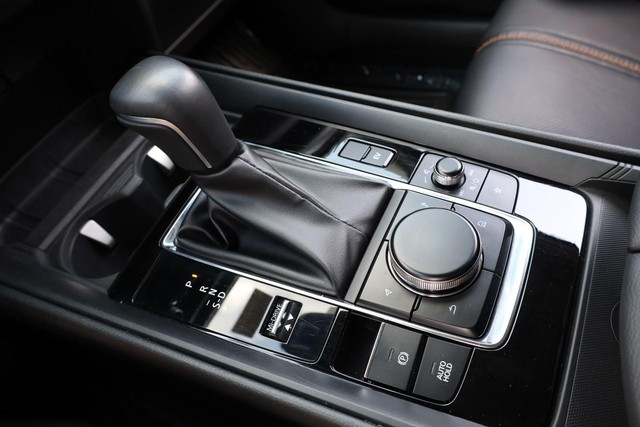 Mazda CX-50 Hybrid Vehicle Full-screen Gallery Image 13