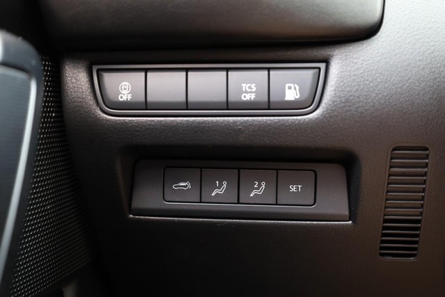 Mazda CX-50 Hybrid Vehicle Full-screen Gallery Image 16