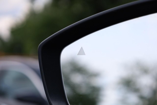 Mazda CX-50 Hybrid Vehicle Full-screen Gallery Image 17