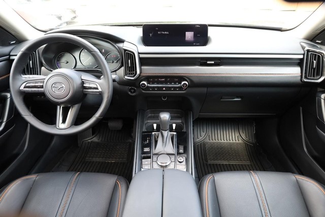 Mazda CX-50 Hybrid Vehicle Full-screen Gallery Image 20