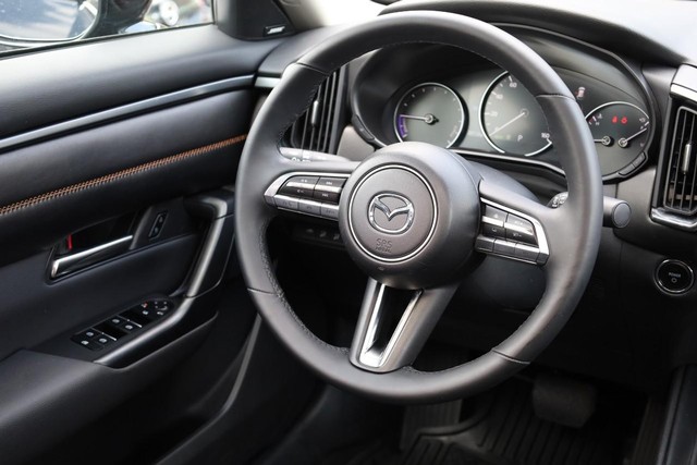 Mazda CX-50 Hybrid Vehicle Full-screen Gallery Image 21