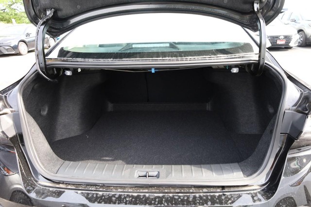 Nissan Sentra Vehicle Image 07