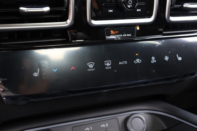 Nissan Sentra Vehicle Image 14