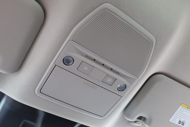 Nissan Sentra Vehicle Image 17