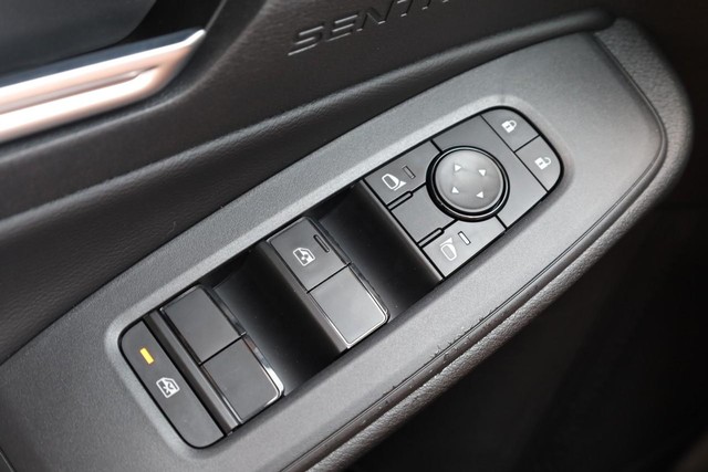 Nissan Sentra Vehicle Image 18