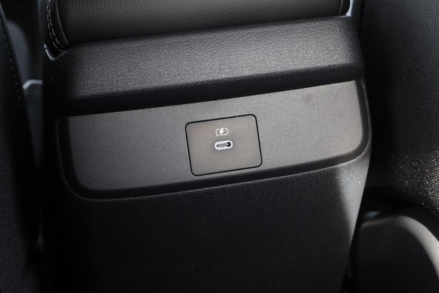 Nissan Sentra Vehicle Image 22