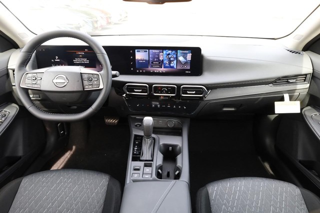 Nissan Sentra Vehicle Image 23