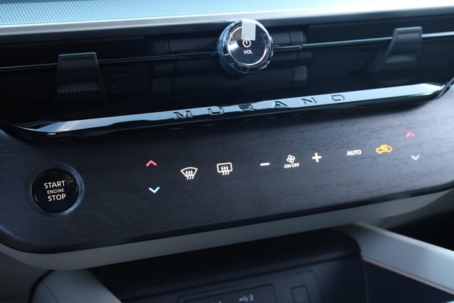 Nissan Murano Vehicle Image 18