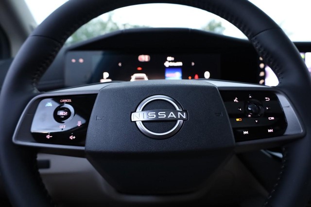 Nissan Murano Vehicle Image 11