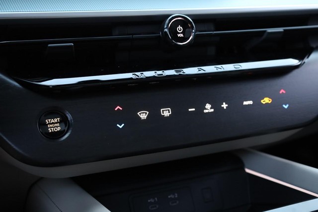 Nissan Murano Vehicle Image 17
