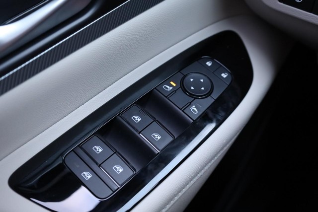 Nissan Murano Vehicle Image 21