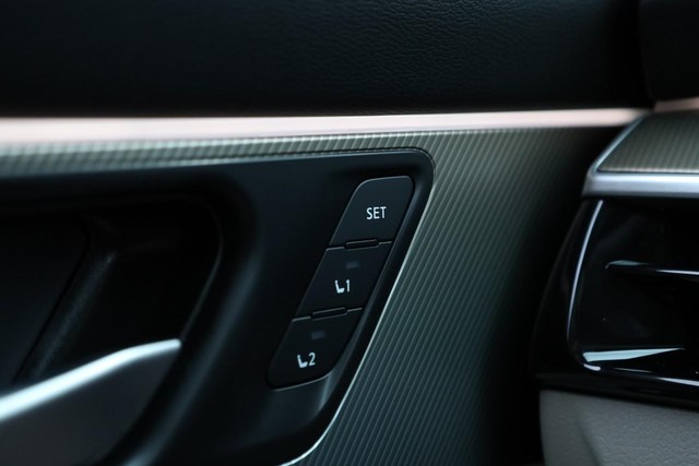 Nissan Murano Vehicle Image 22