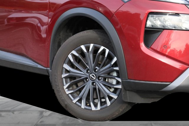 Nissan Rogue Vehicle Image 03