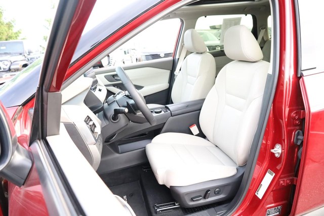 Nissan Rogue Vehicle Image 08