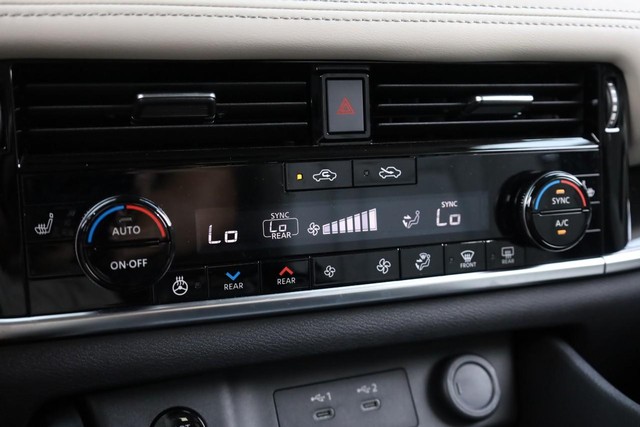 Nissan Rogue Vehicle Image 16