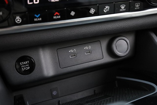 Nissan Rogue Vehicle Image 17