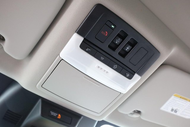 Nissan Rogue Vehicle Image 19