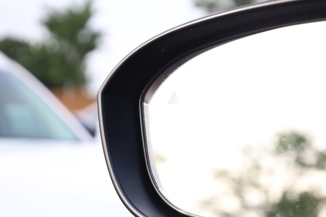 Nissan Rogue Vehicle Image 23