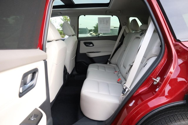 Nissan Rogue Vehicle Image 24