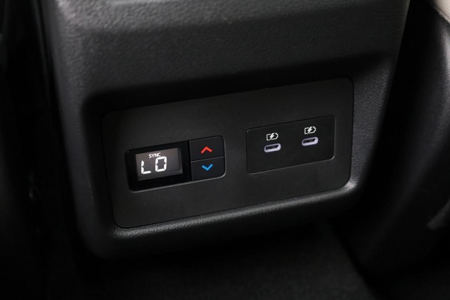 Nissan Rogue Vehicle Image 26