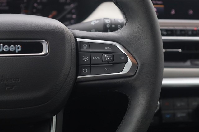 Jeep Compass Vehicle Image 09