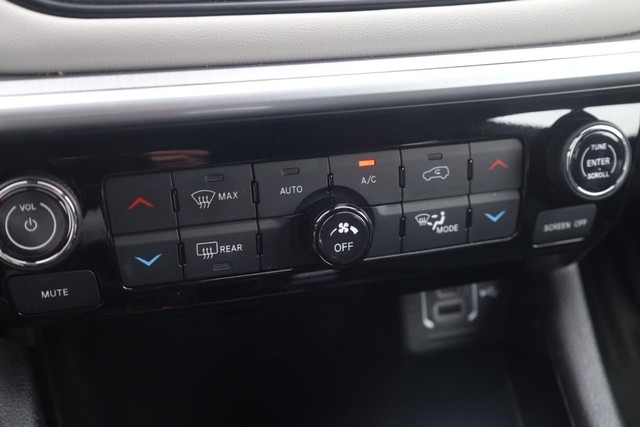 Jeep Compass Vehicle Image 16