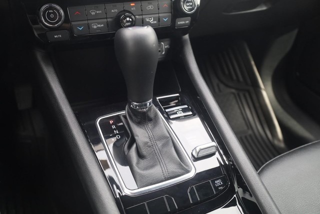 Jeep Compass Vehicle Image 18